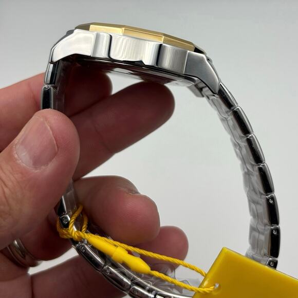 Invicta Speedway 49329 Mens 42mm Two Tone Stainless Steel Quartz Watch BNWT - Picture 7 of 17